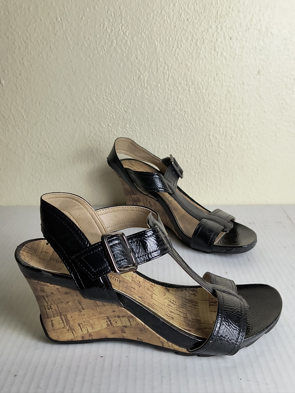 Montego Bay Club 7.5 Black and Tan Wedge Sandals  Slingback